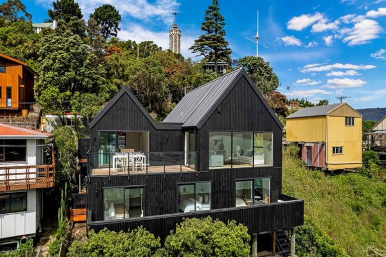 Photo of property in 7 Reserve Terrace, Lyttelton, 8082