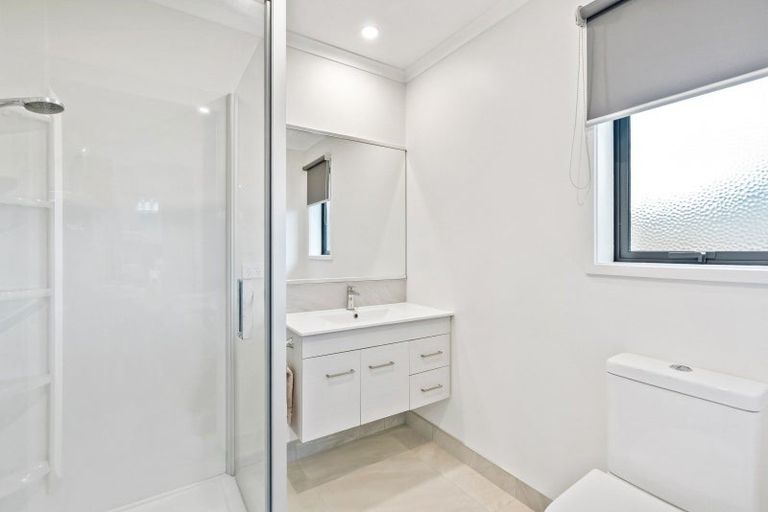 Photo of property in 18 Sycamore Drive, Sunnynook, Auckland, 0620