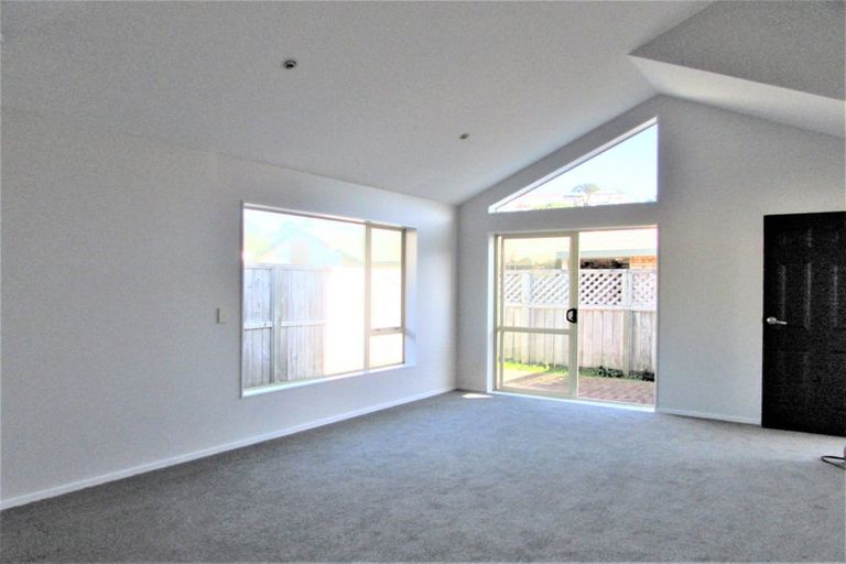 Photo of property in Miramar Villas, 3u5 Byron Street, Miramar, Wellington, 6022