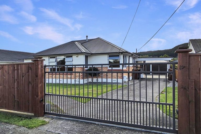 Photo of property in 77 Fraser Crescent, Elderslea, Upper Hutt, 5018