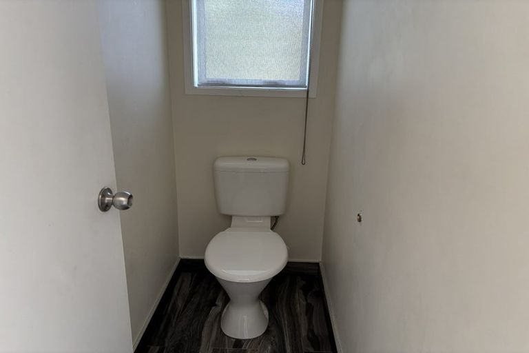 Photo of property in 42 Lavelle Road, Henderson, Auckland, 0612