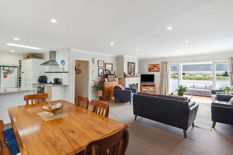 Photo of property in 20 Leybourne Avenue, Waikanae, 5036