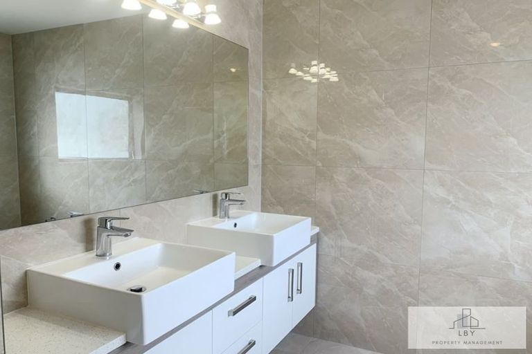 Photo of property in 98 Cardiff Road, Pakuranga, Auckland, 2010