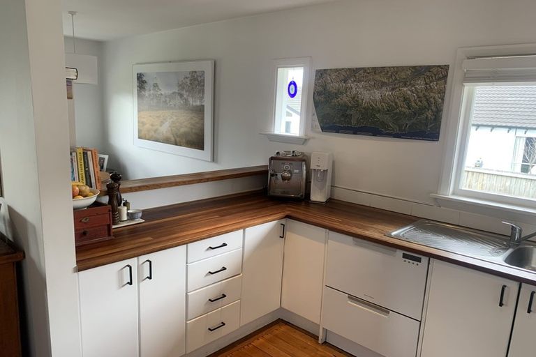 Photo of property in 2/7 Leonard Place, Saint Martins, Christchurch, 8022