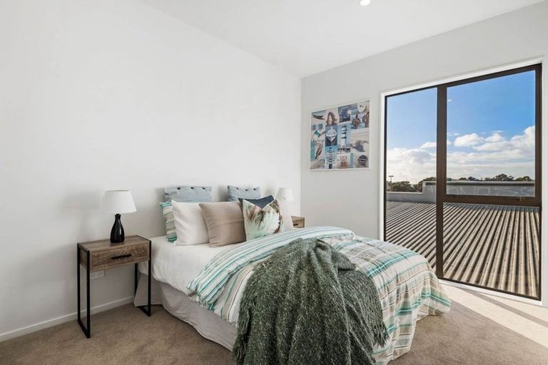 Photo of property in 18 Mina Way, Browns Bay, Auckland, 0630