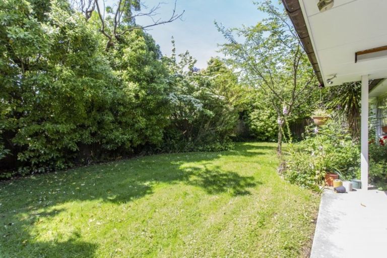 Photo of property in 10 Dunrobin Place, Avonhead, Christchurch, 8042