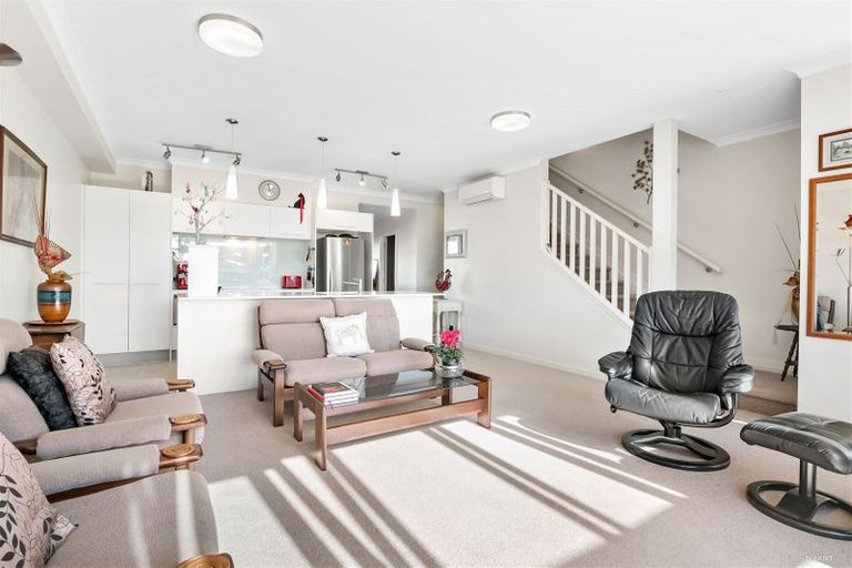 Photo of property in 39 Landmark Terrace, Orewa, 0931