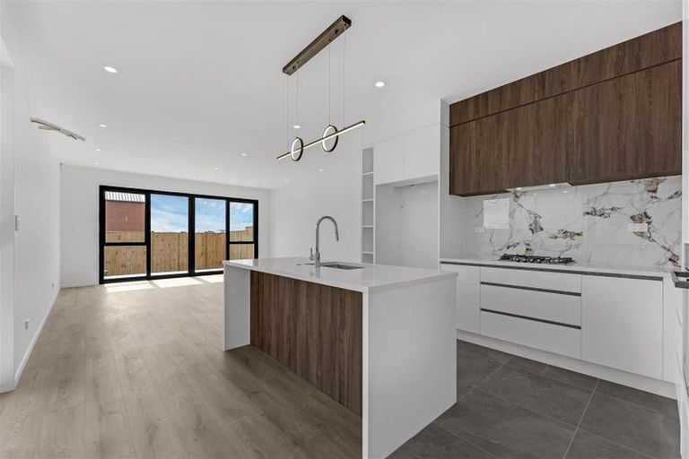 Photo of property in 12 Waimarie Drive, Karaka, 2578