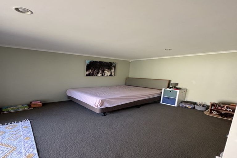 Photo of property in 36b Tamworth Crescent, Newlands, Wellington, 6037