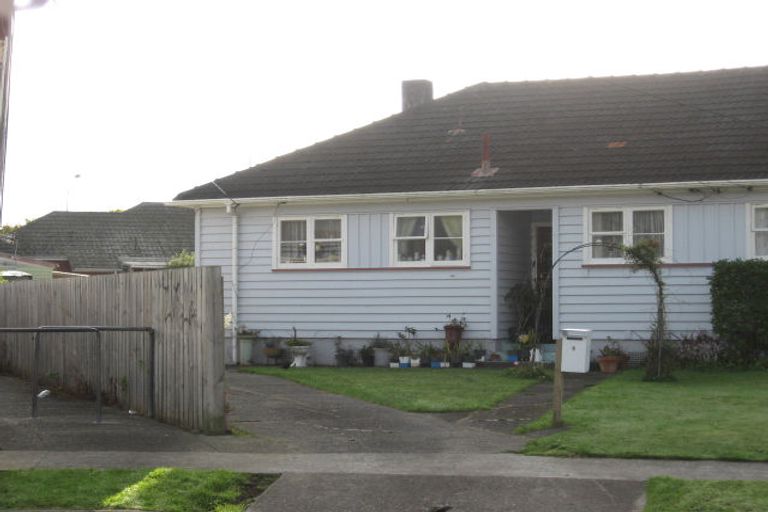 Photo of property in 9-10 Hodgins Grove, Naenae, Lower Hutt, 5011