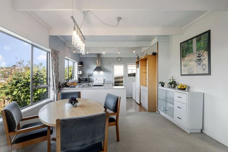 Photo of property in 2/178 Stapleford Crescent, Browns Bay, Auckland, 0630