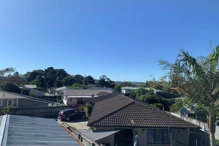 Photo of property in 2/12 De Thiery Place, Pakuranga Heights, Auckland, 2010
