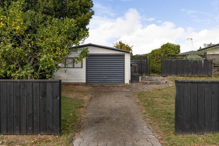 Photo of property in 1 Cedar Place, Hillcrest, Hamilton, 3216