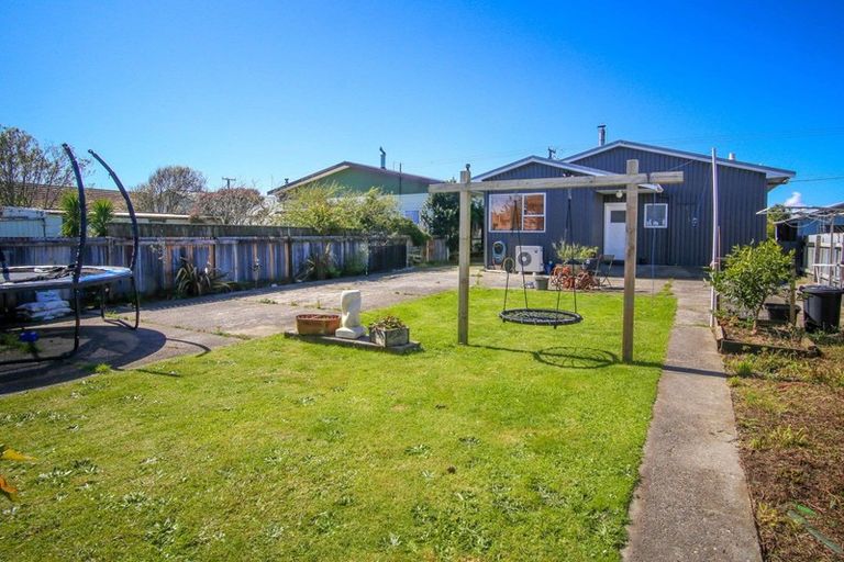 Photo of property in 80 Derby Street, Westport, 7825