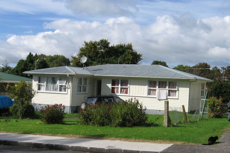Photo of property in 6 Justin Place, Te Atatu Peninsula, Auckland, 0610