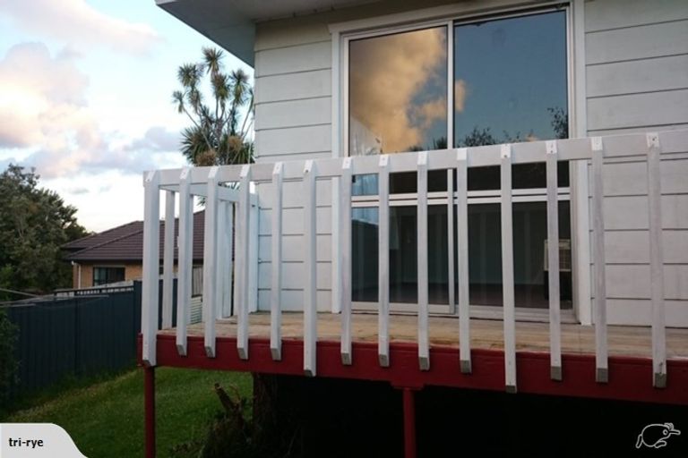 Photo of property in 2/13 Dolbear Street, Titirangi, Auckland, 0604