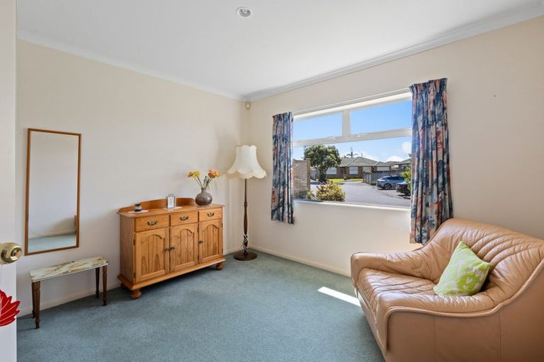 Photo of property in 11 Francis Skinner Place, Orewa, 0931