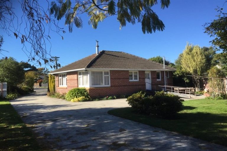 Photo of property in 12 Kyeburn Place, Avonhead, Christchurch, 8042
