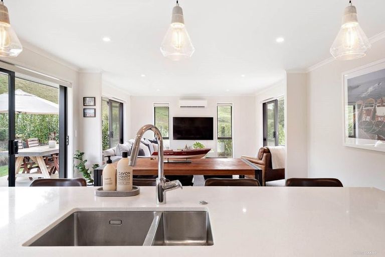 Photo of property in 13 Bale Way, Pukekohe, 2120