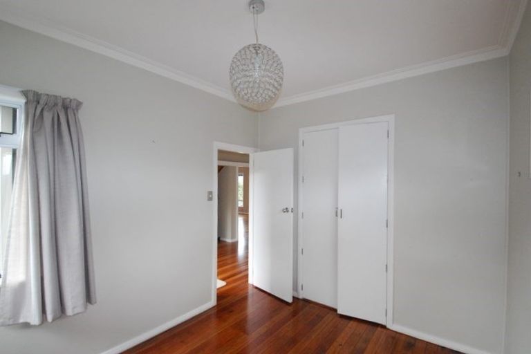 Photo of property in 28 Singers Road, Korokoro, Lower Hutt, 5012
