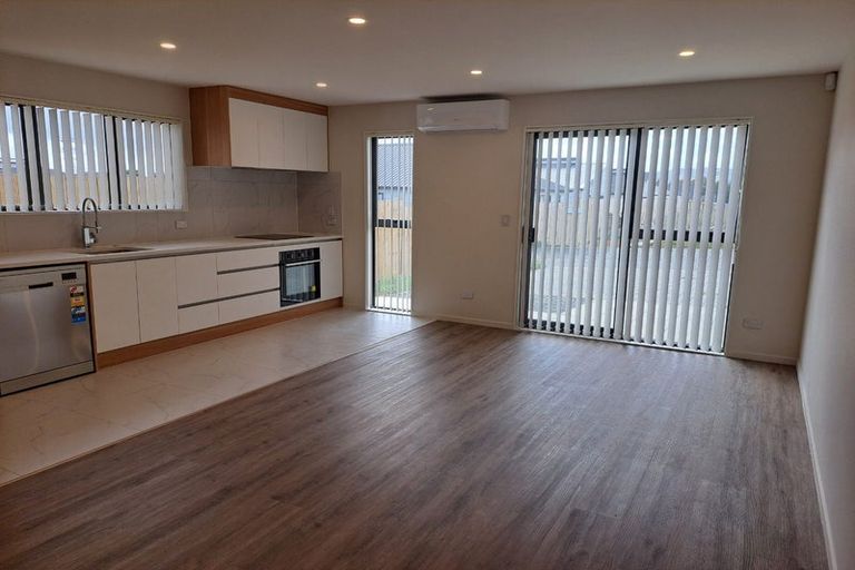 Photo of property in 20 Rorotu Avenue, Karaka, 2113