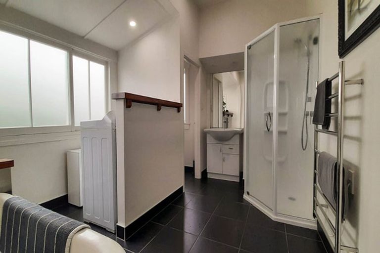 Photo of property in 74a Wharf Road, Te Atatu Peninsula, Auckland, 0610