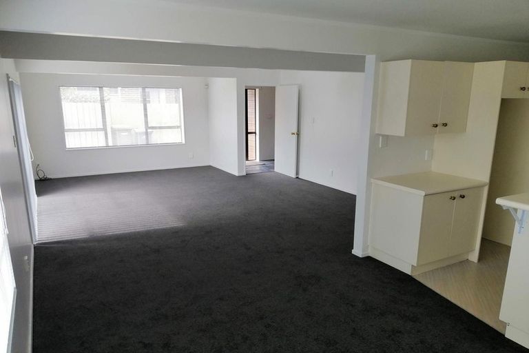 Photo of property in 41 Lyndhurst Road, Te Atatu South, Auckland, 0610