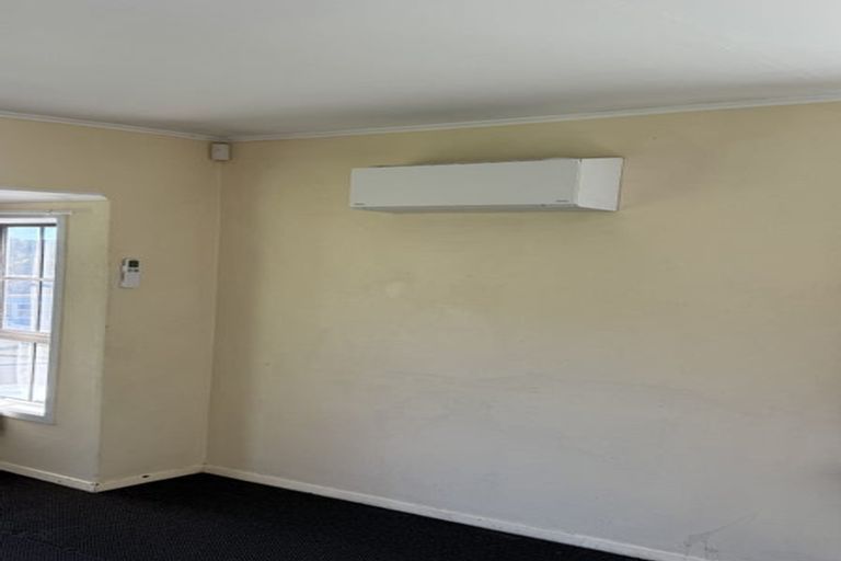 Photo of property in 10 Norfolk Grove, Cannons Creek, Porirua, 5024