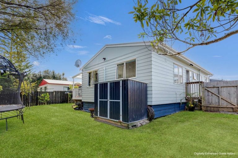 Photo of property in 2/137 Awaroa Road, Helensville, 0800