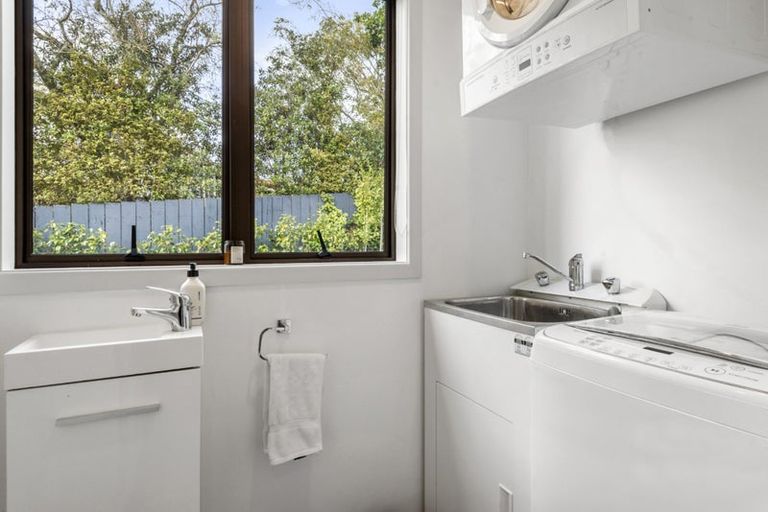 Photo of property in 5 Holiday Road, Stanmore Bay, Whangaparaoa, 0932