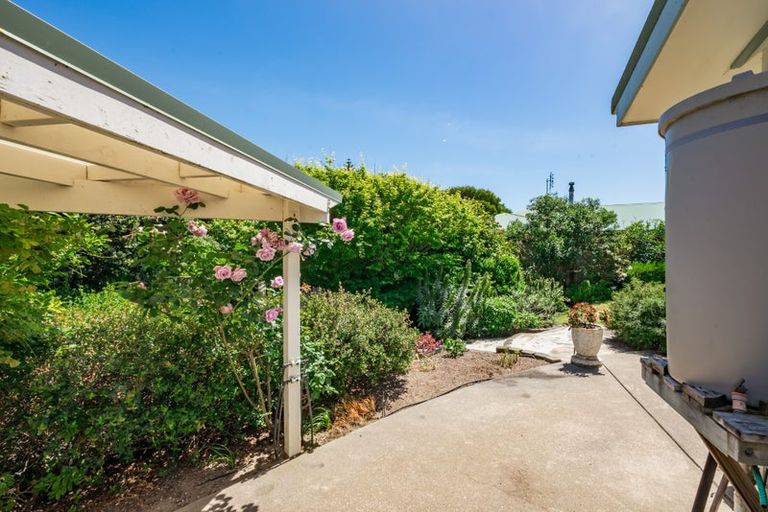 Photo of property in 20 Freyberg Crescent, Waikanae Beach, Waikanae, 5036
