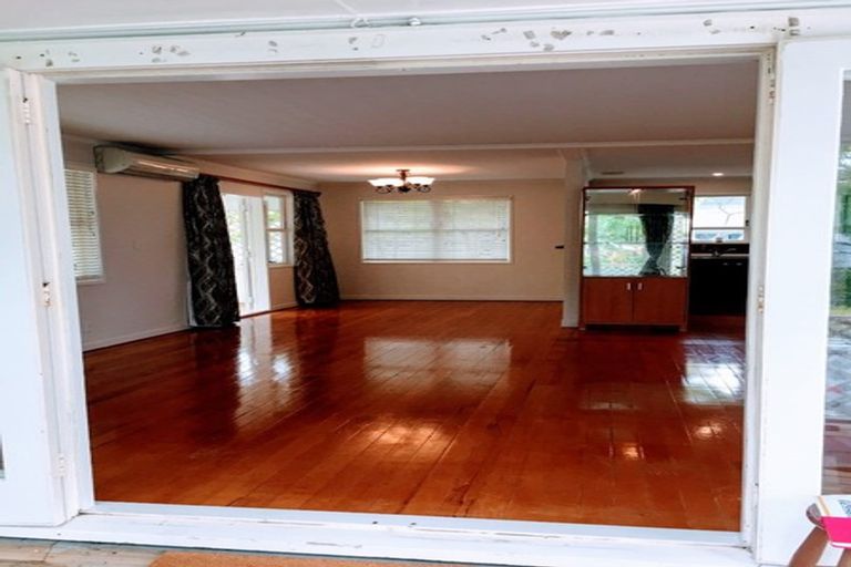 Photo of property in 2a Waller Avenue, Bucklands Beach, Auckland, 2012