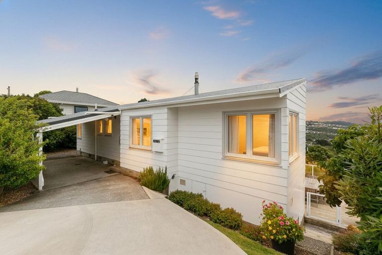 Photo of property in 5 Trinidad Crescent, Grenada Village, Wellington, 6037