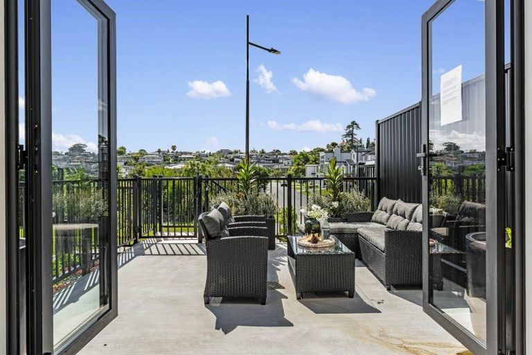 Photo of property in 13/10 Ngaroma House Drive, Hobsonville, Auckland, 0616