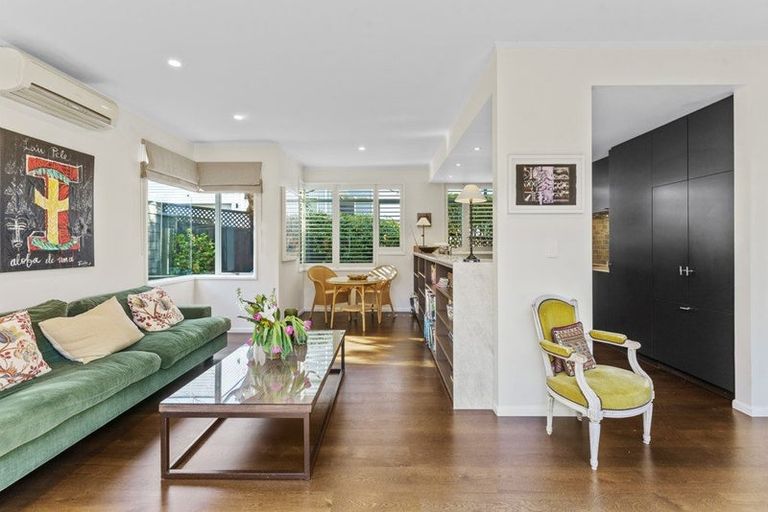 Photo of property in 1/10 Ringwood Street, Torbay, Auckland, 0630