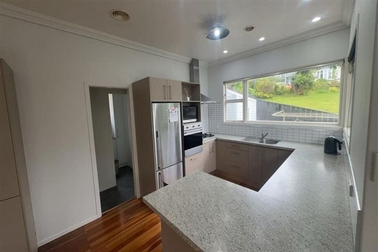 Photo of property in 42 Miromiro Road, Normandale, Lower Hutt, 5010