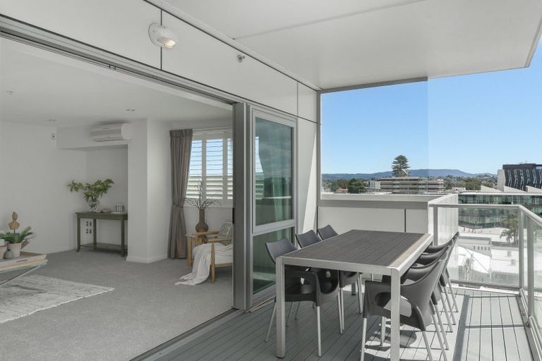 Photo of property in 72 Devonport Road, Tauranga, 3110