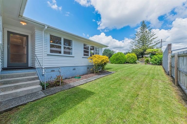 Photo of property in 40 Lowtherhurst Road, Massey, Auckland, 0614