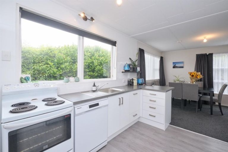 Photo of property in 22 Oberon Street, Stratford, 4332