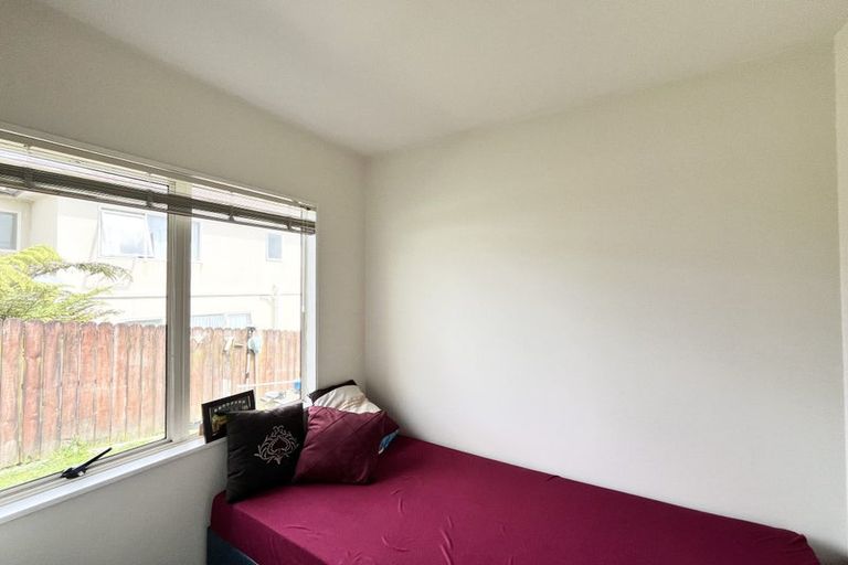 Photo of property in 36 Mandeville Place, Unsworth Heights, Auckland, 0632