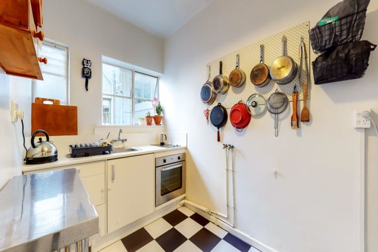 Photo of property in Hamilton Flats, 9u7 Hawker Street, Mount Victoria, Wellington, 6011