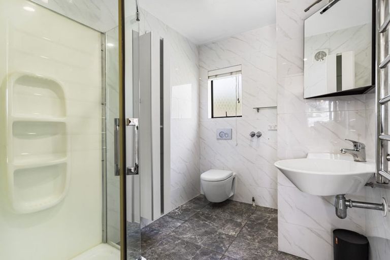 Photo of property in 2/20 Helena Street, Massey, Auckland, 0614