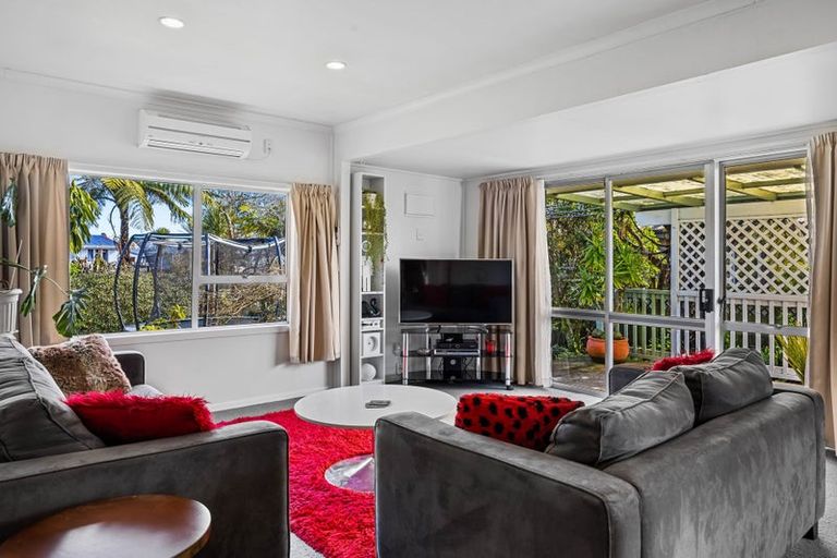 Photo of property in 15 Pukatea Street, Inglewood, 4330