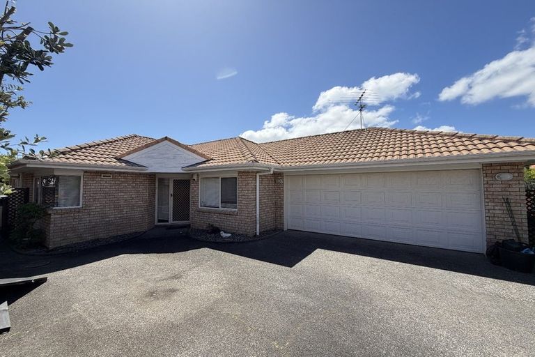 Photo of property in 180a Botany Road, Botany Downs, Auckland, 2010