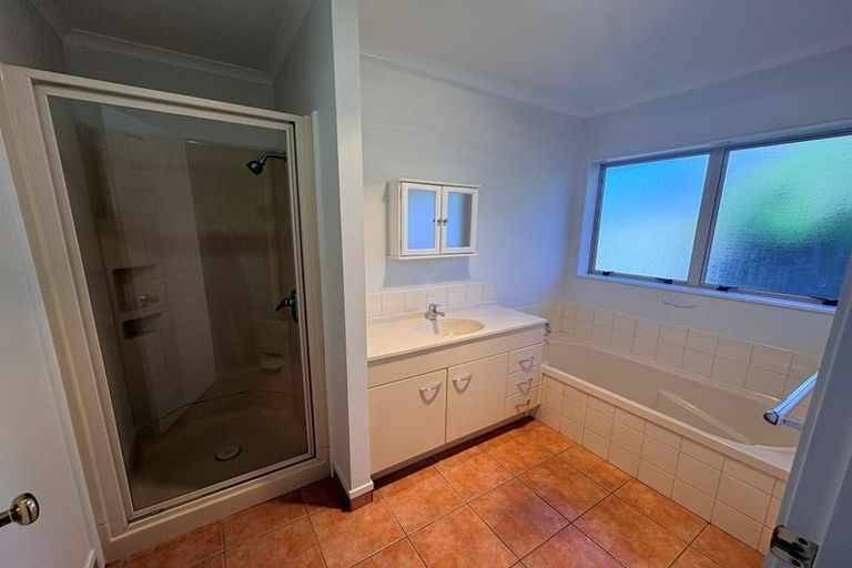 Photo of property in 28 Arataki Road, Havelock North, 4130