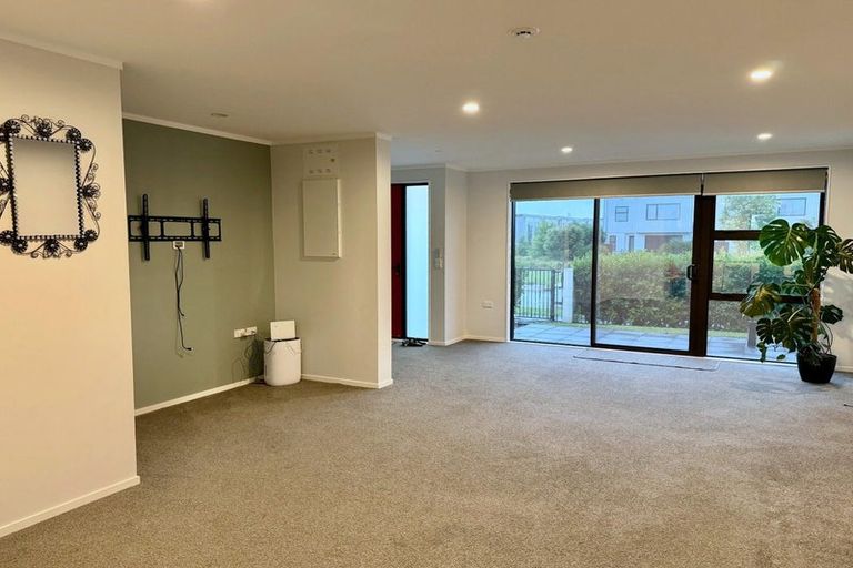 Photo of property in 99 Battalion Drive, Papakura, 2110