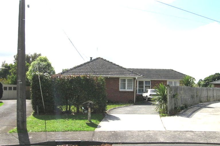 Photo of property in 19 Rixon Place, Te Atatu Peninsula, Auckland, 0610