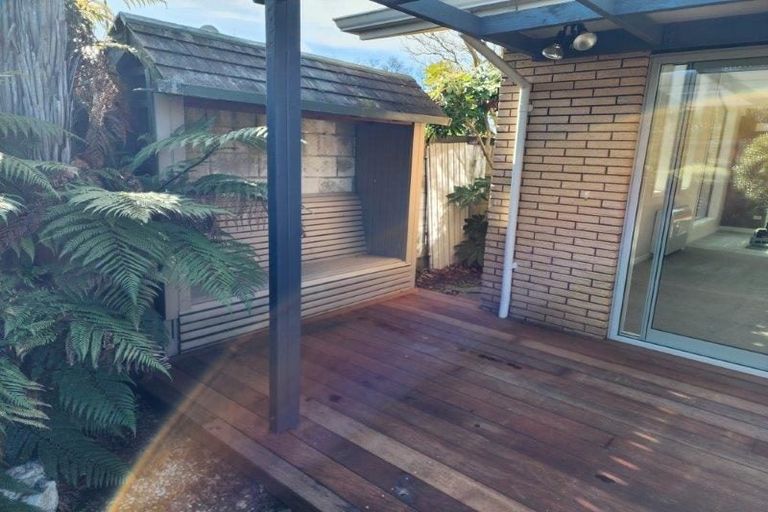 Photo of property in 1 Guinness Crescent, Ilam, Christchurch, 8041