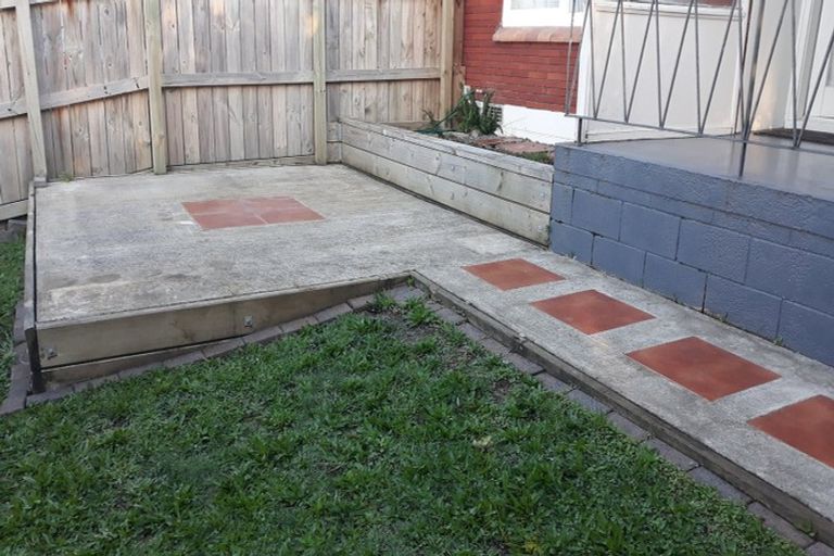 Photo of property in 2/1 Evelyn Place, Hillcrest, Auckland, 0627