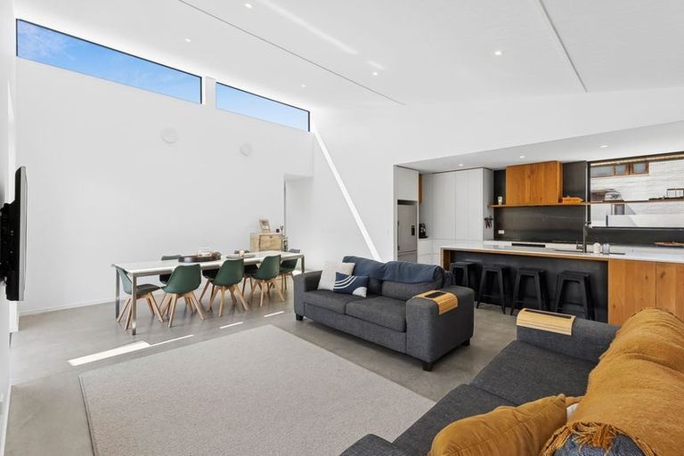 Photo of property in 7 Fern Burn Close, Wanaka, 9305